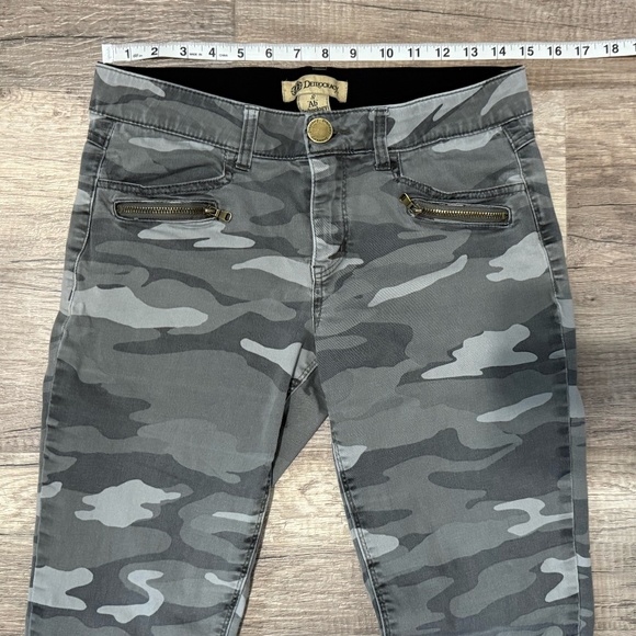 DEMOCRACY “Ab”technology Camo Cropped Pants (Size 8) - Picture 2 of 13